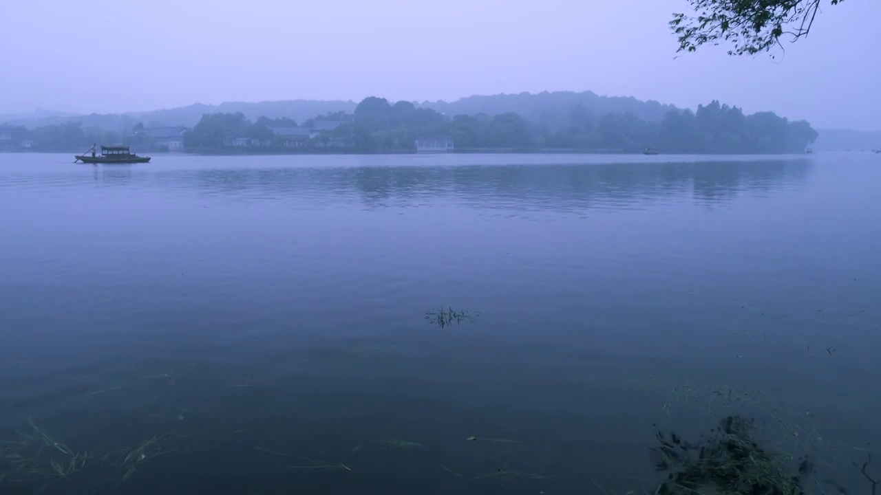 浙江杭州西湖旅游景区湖泊游船视频素材