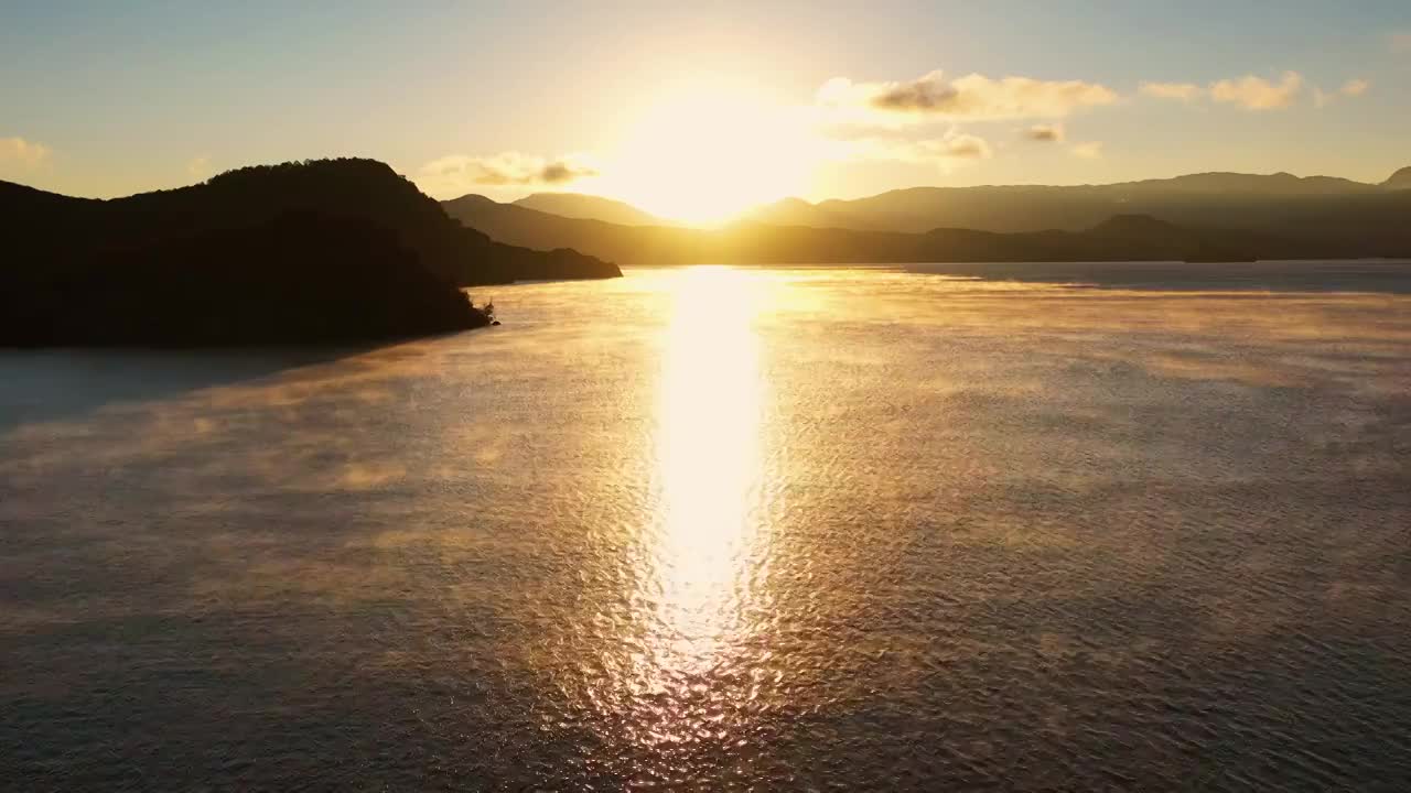 航拍云南泸沽湖日出美丽风光视频素材