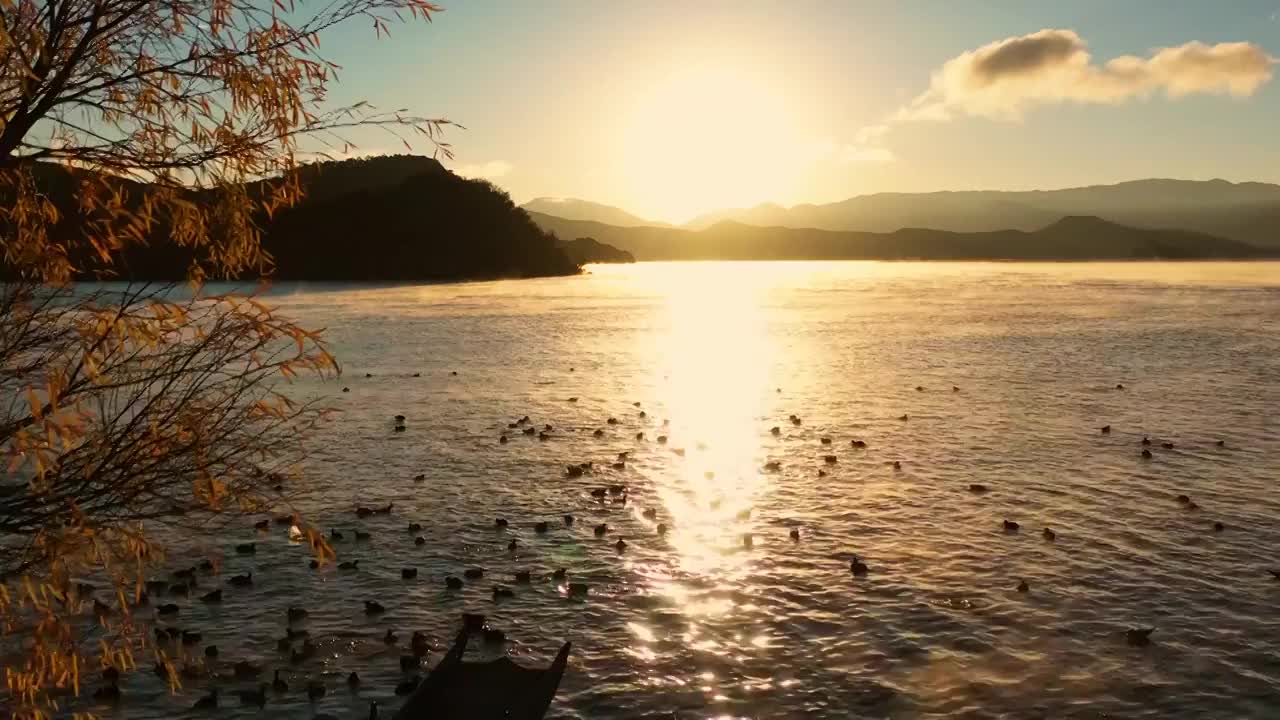 航拍云南泸沽湖日出美丽风光视频素材