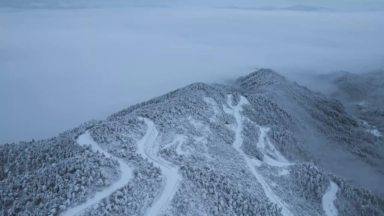 杭州临安大明山牵牛岗公路雪景云海航拍视频素材