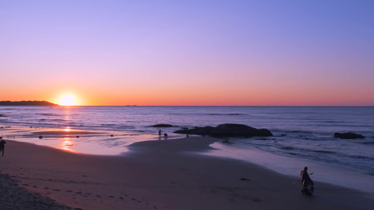 秦皇岛海景沙滩海上日出朝阳自然风光视频素材