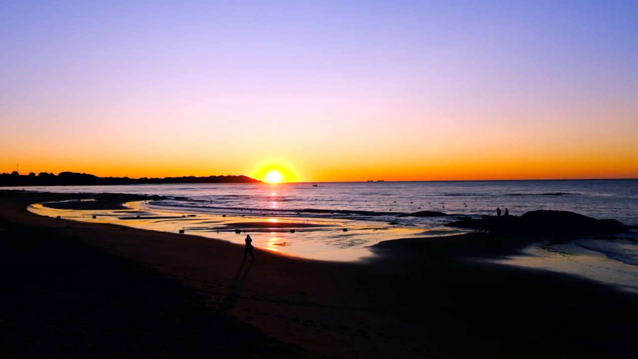 秦皇岛海景沙滩海上日出朝阳自然风光视频素材