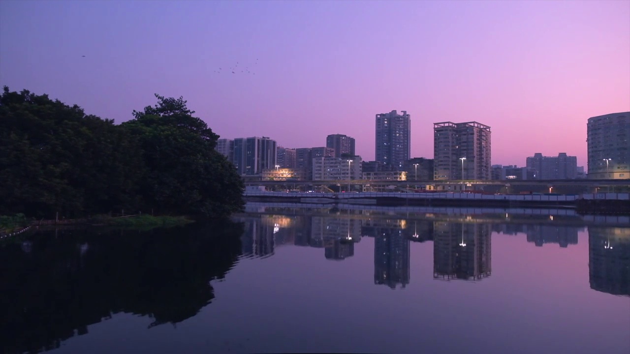 中国广州流花湖公园夕阳黄昏城市夜景灯光视频素材