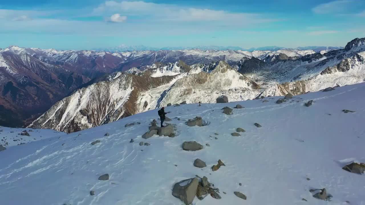 航拍达古冰川冬季雪山山脉山川冰雪景象视频素材