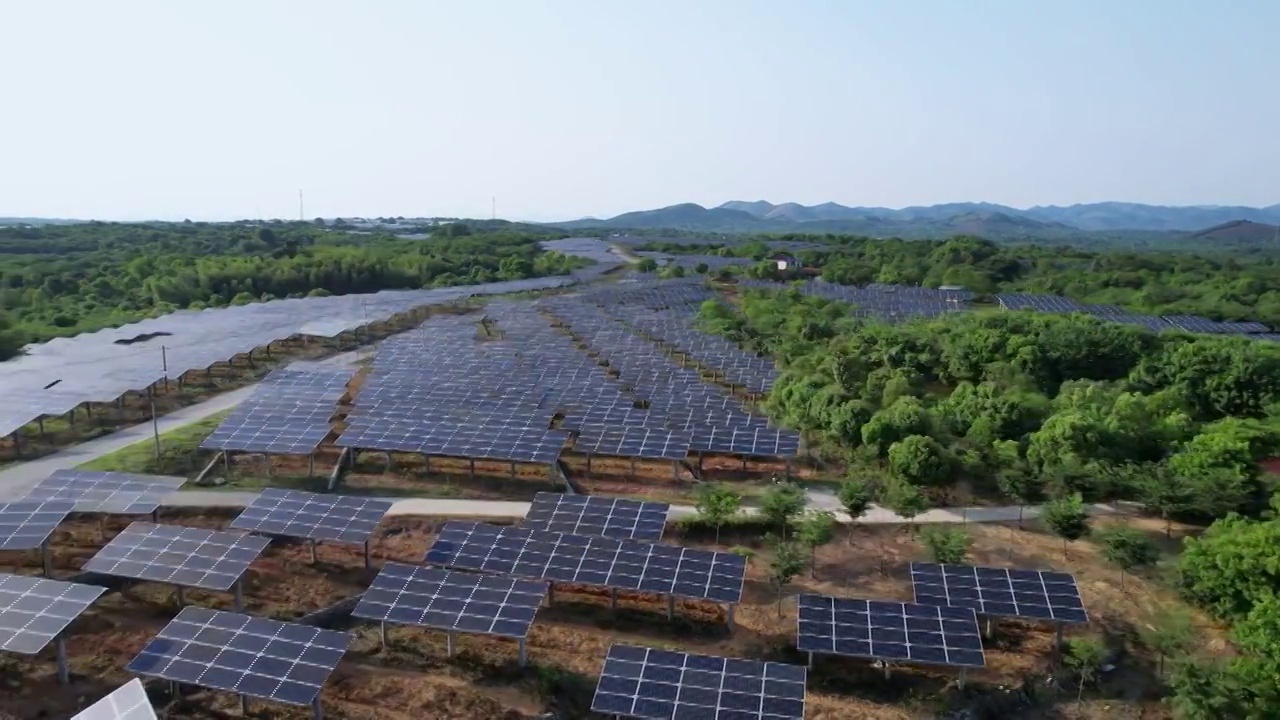 太阳能光伏发电站面板新能源视频素材