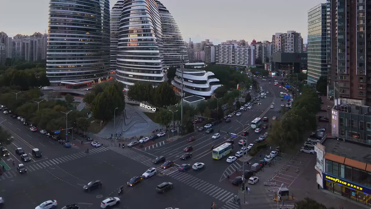 望京SOHO天际线日落夜景视频素材