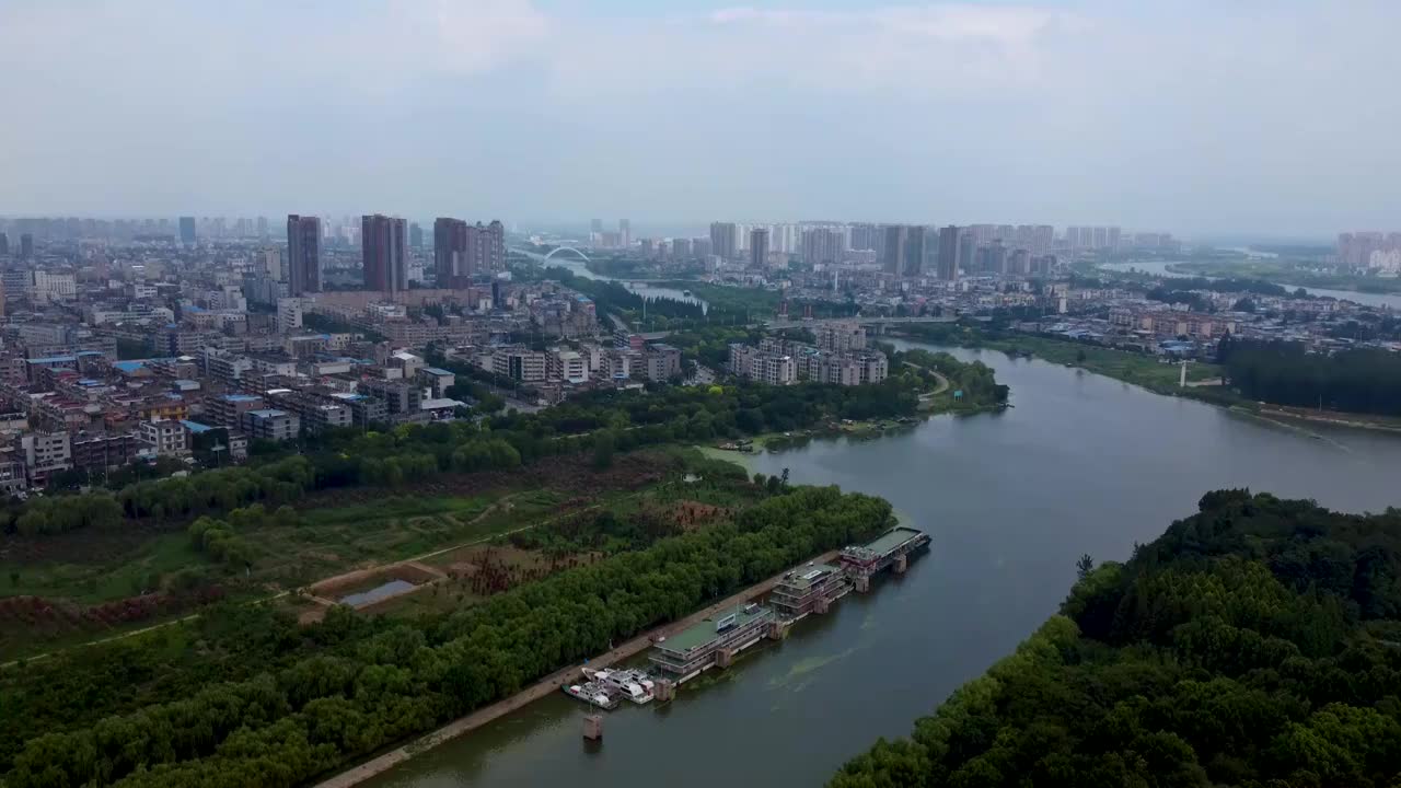 阜阳 三角洲公园 泉河 阜阳商厦 公路大桥 河滨东路视频素材