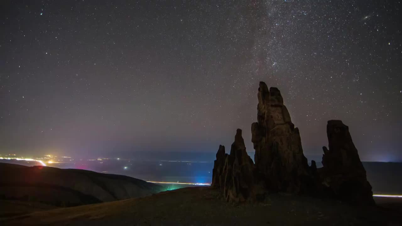 星空延时：新疆天山夜空星轨视频素材