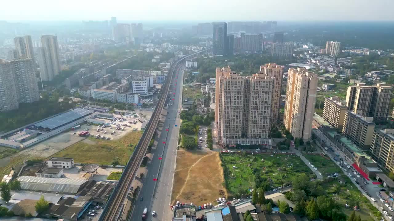 航拍成都：郫都区万达广场与成灌高铁，成灌路视频素材