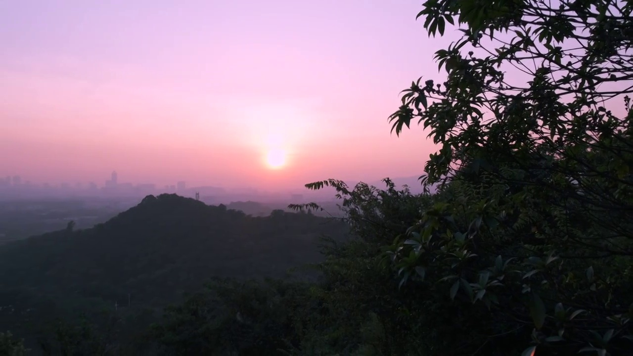 广州火炉山远眺城市摩天大楼夕阳晚霞视频素材