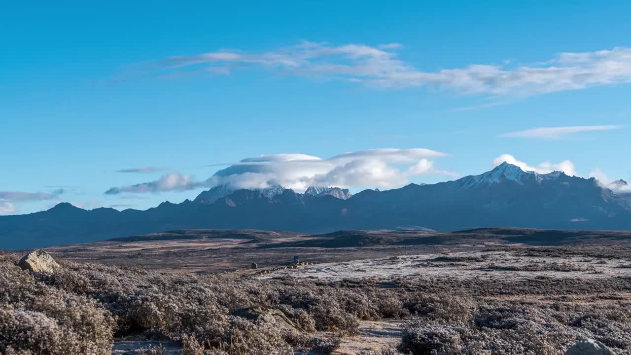 6K雅拉雪山云朵高原风光延时视频素材