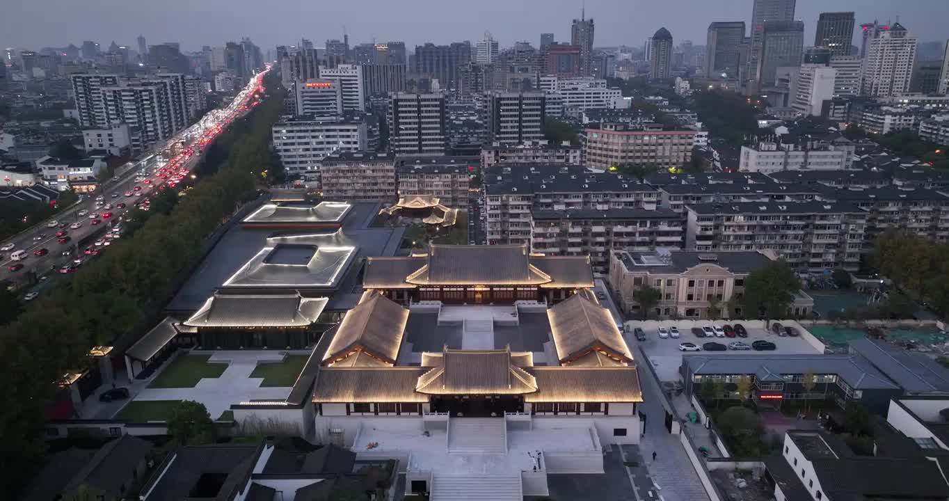 航拍杭州德寿宫遗址博物馆夜景视频素材