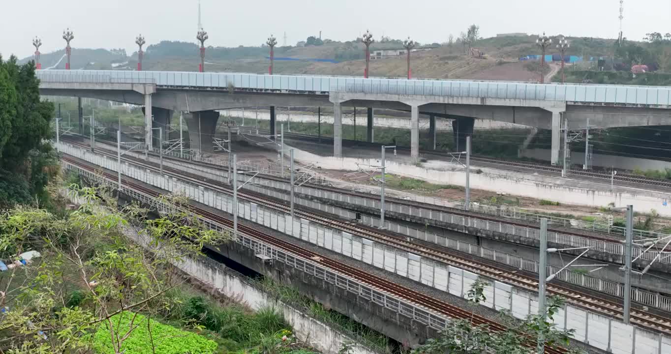 奔驰在内江市的高铁视频素材