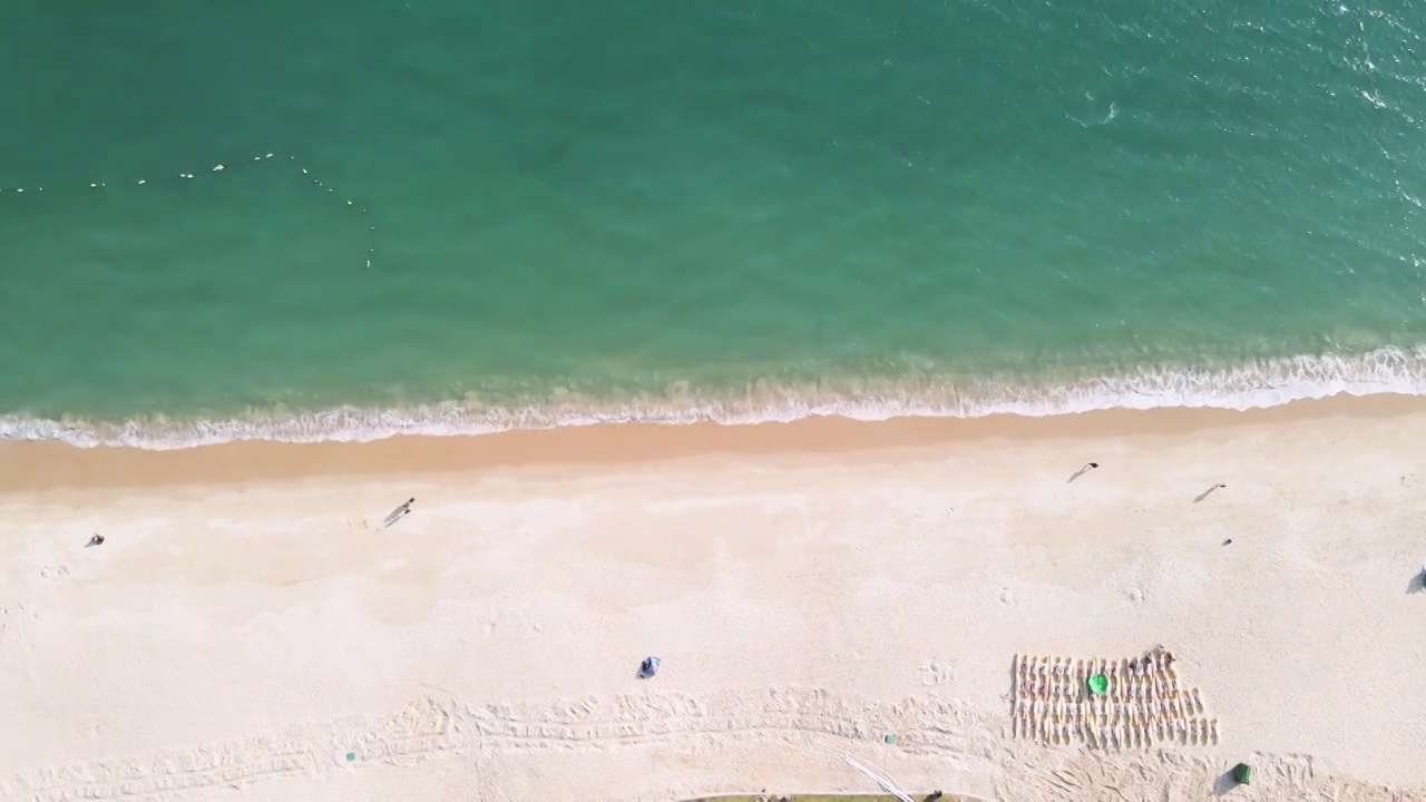 航拍广东惠州大亚湾沙滩海景海浪视频素材