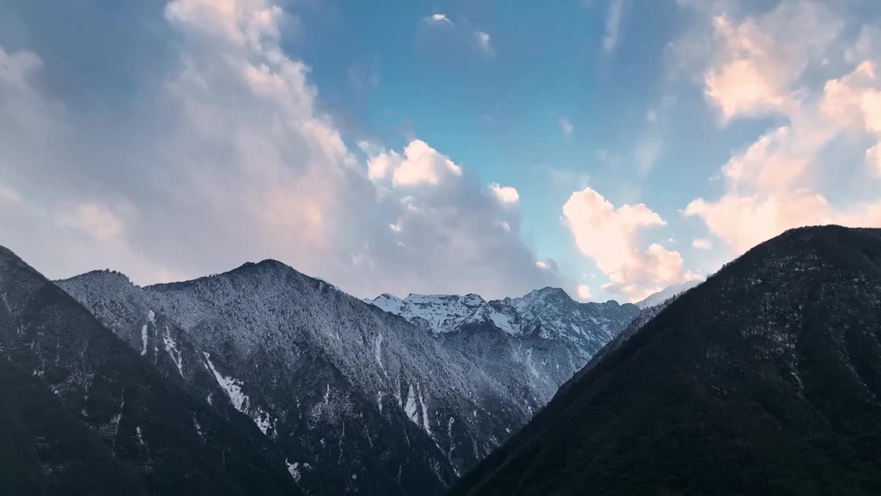 航拍海螺沟晚霞视频素材