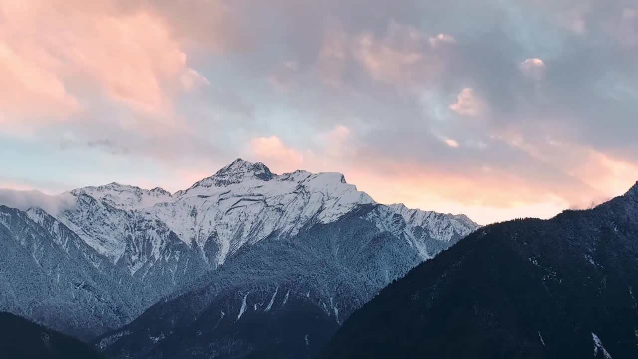 航拍海螺沟贡嘎山日照金山晚霞视频素材