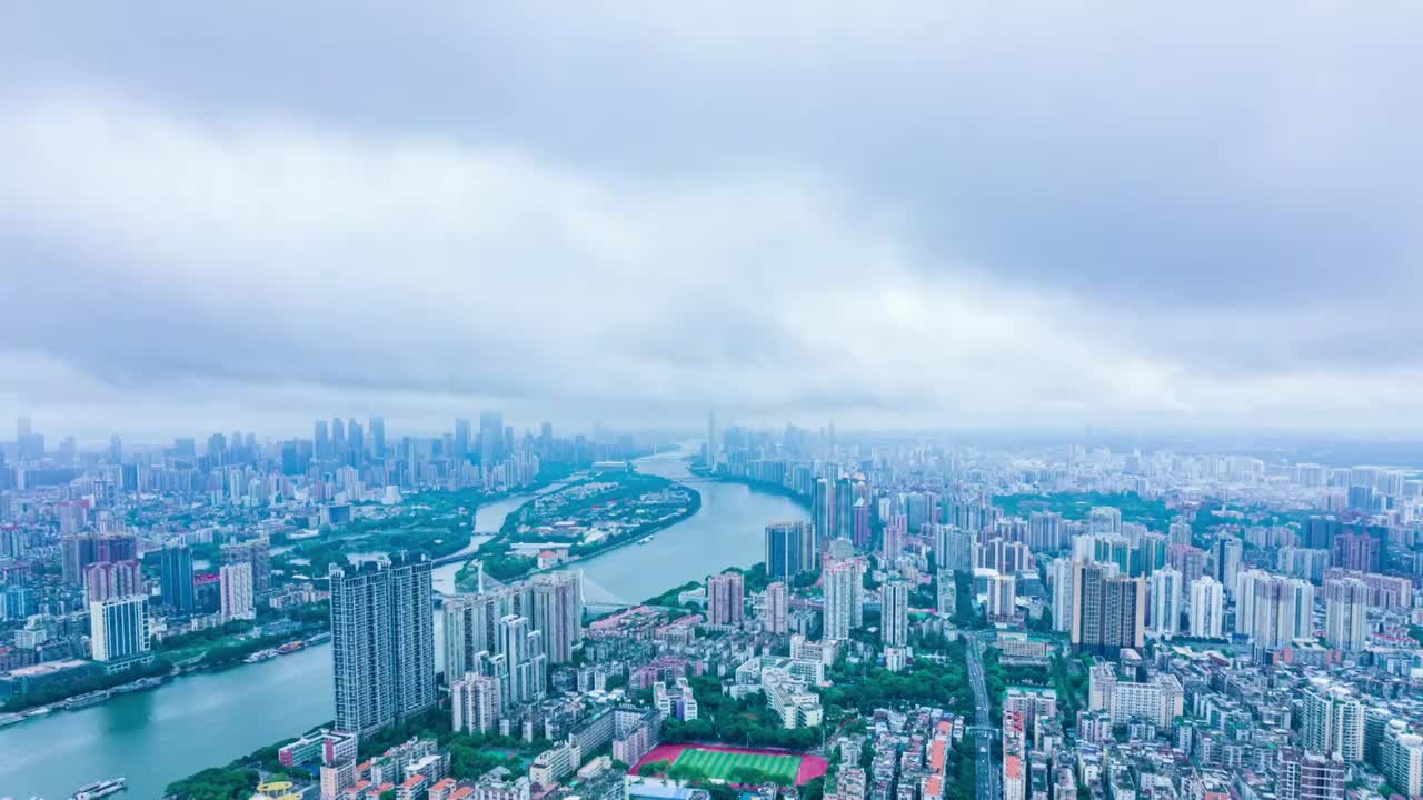 广州珠江岸城市建筑群天空云雾航拍延时风光视频素材