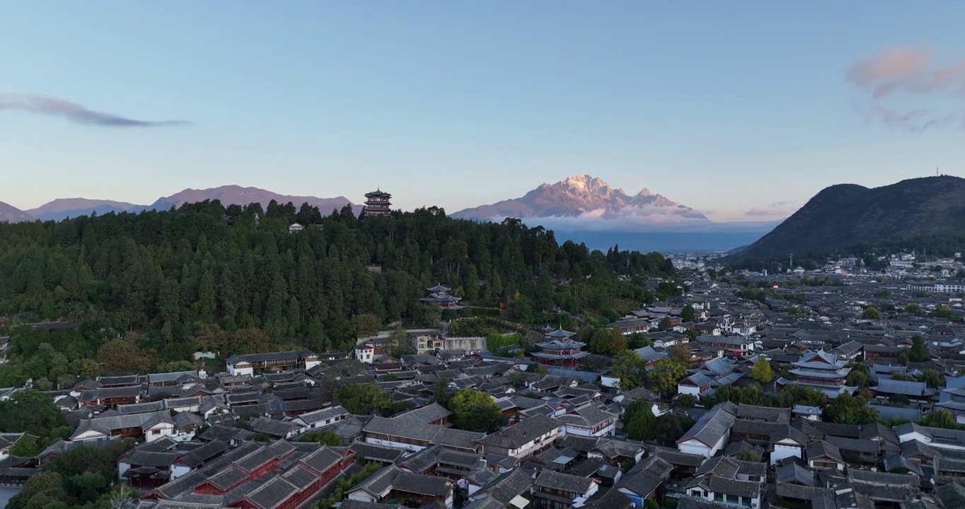 云南丽江古城玉龙雪山航拍视频素材