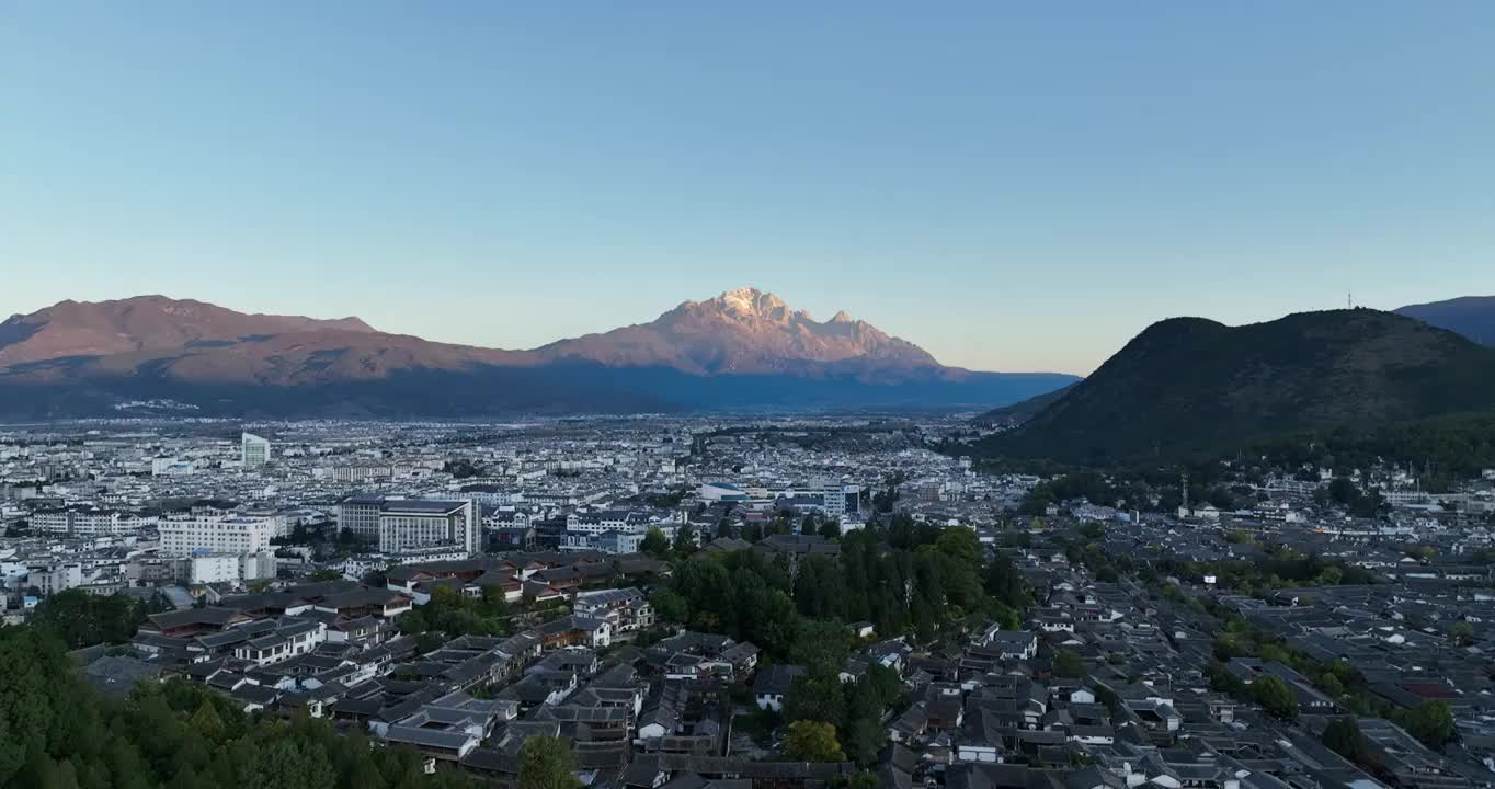 云南丽江古城玉龙雪山航拍视频素材