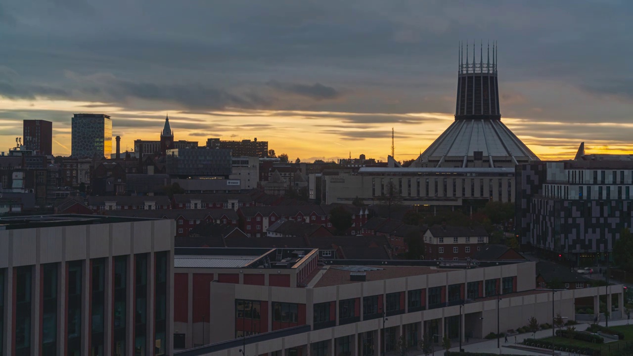 英国利物浦利物浦大学大教堂日出 Sunries of Liverpool, England, UK视频下载