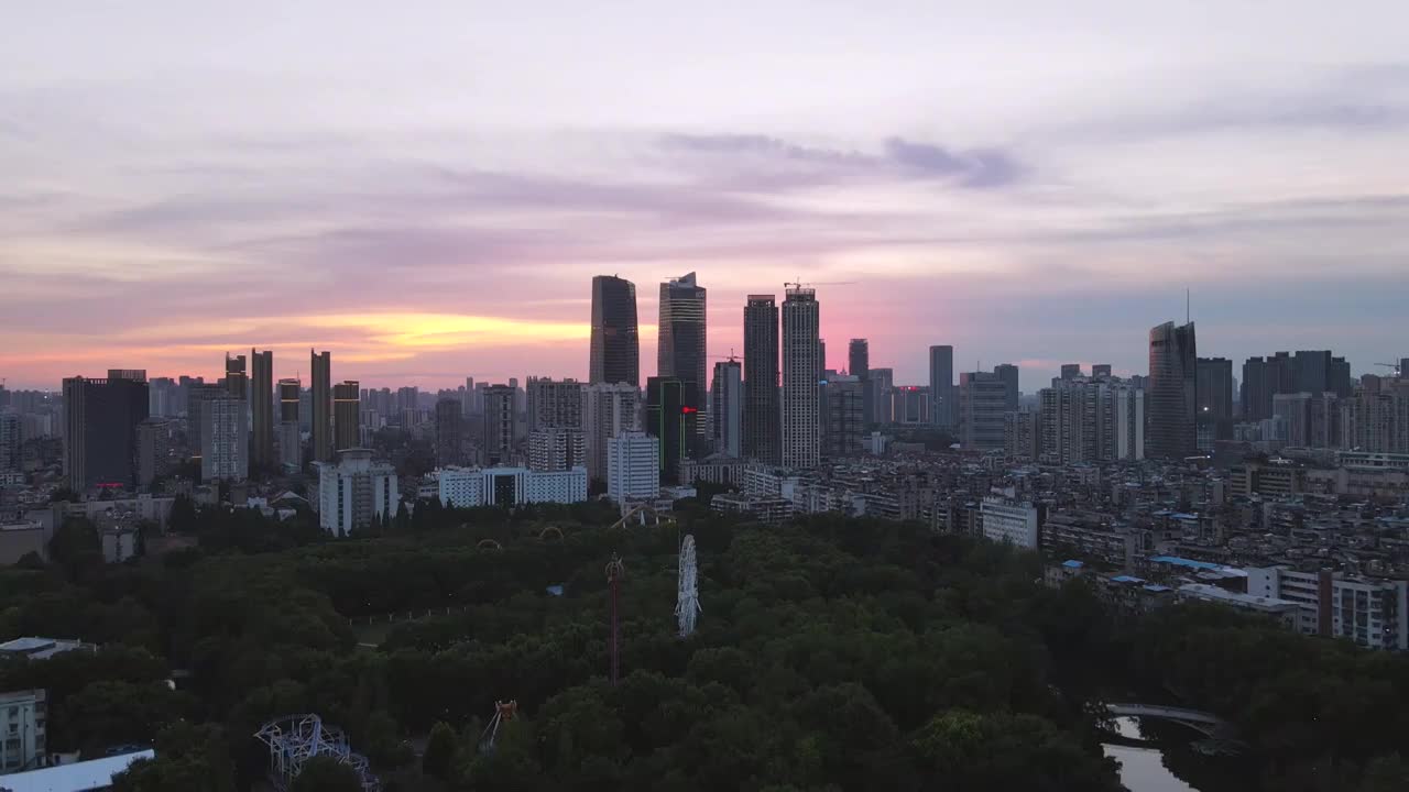 航拍武汉城市天际线夕阳晚霞落日视频素材