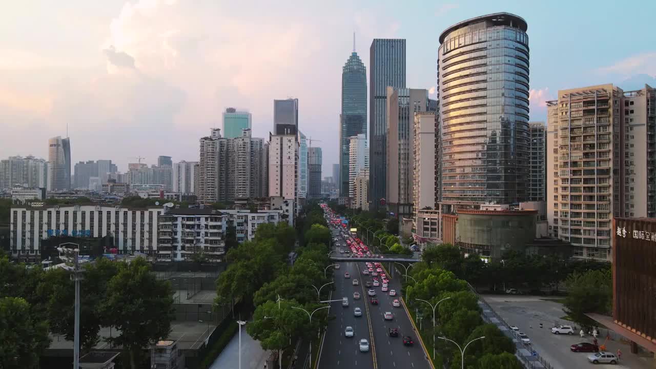 航拍城市天际线高楼群街景视频素材