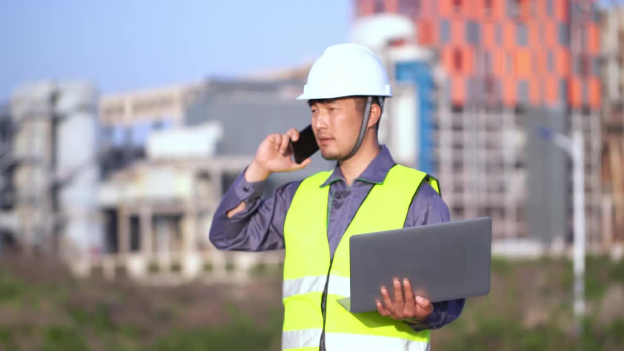 工程师在工地工作视频素材