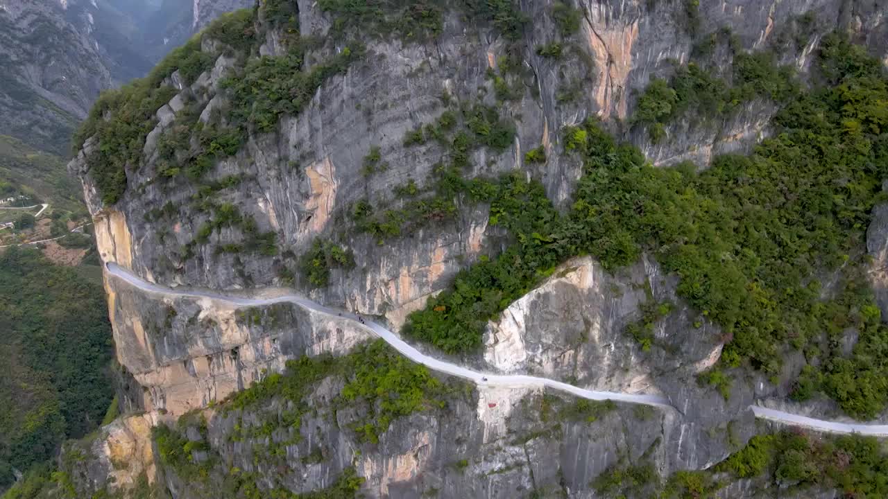 重庆巫溪兰英大峡谷挂壁公路视频素材