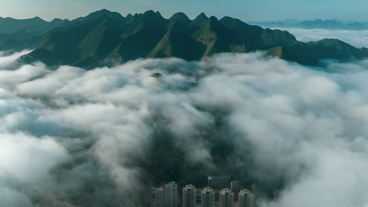 贵州罗甸县城，冬季的云海，平流雾壮观景色视频素材