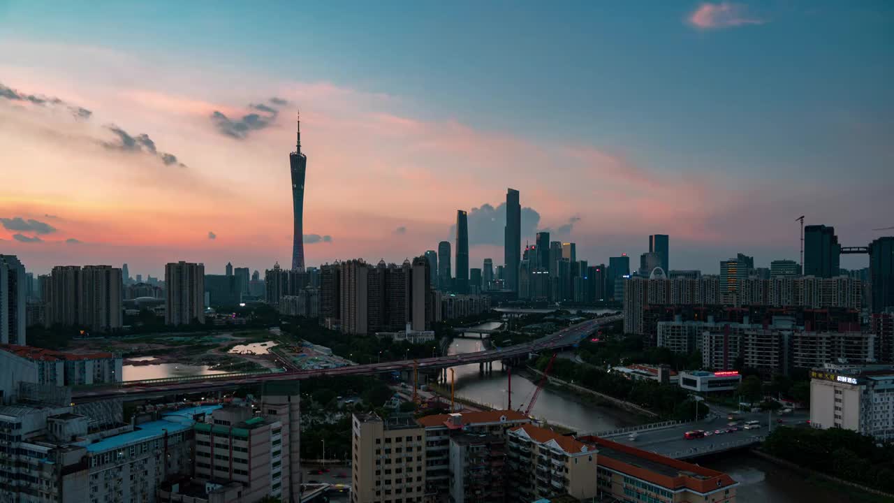 广州CBD城市中心的晚霞日落延时视频素材