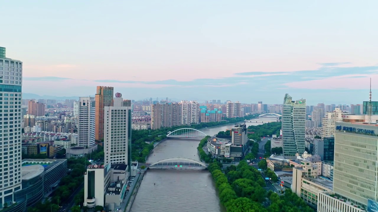 早晨航拍浙江省宁波市三江口奉化江城市风光视频素材