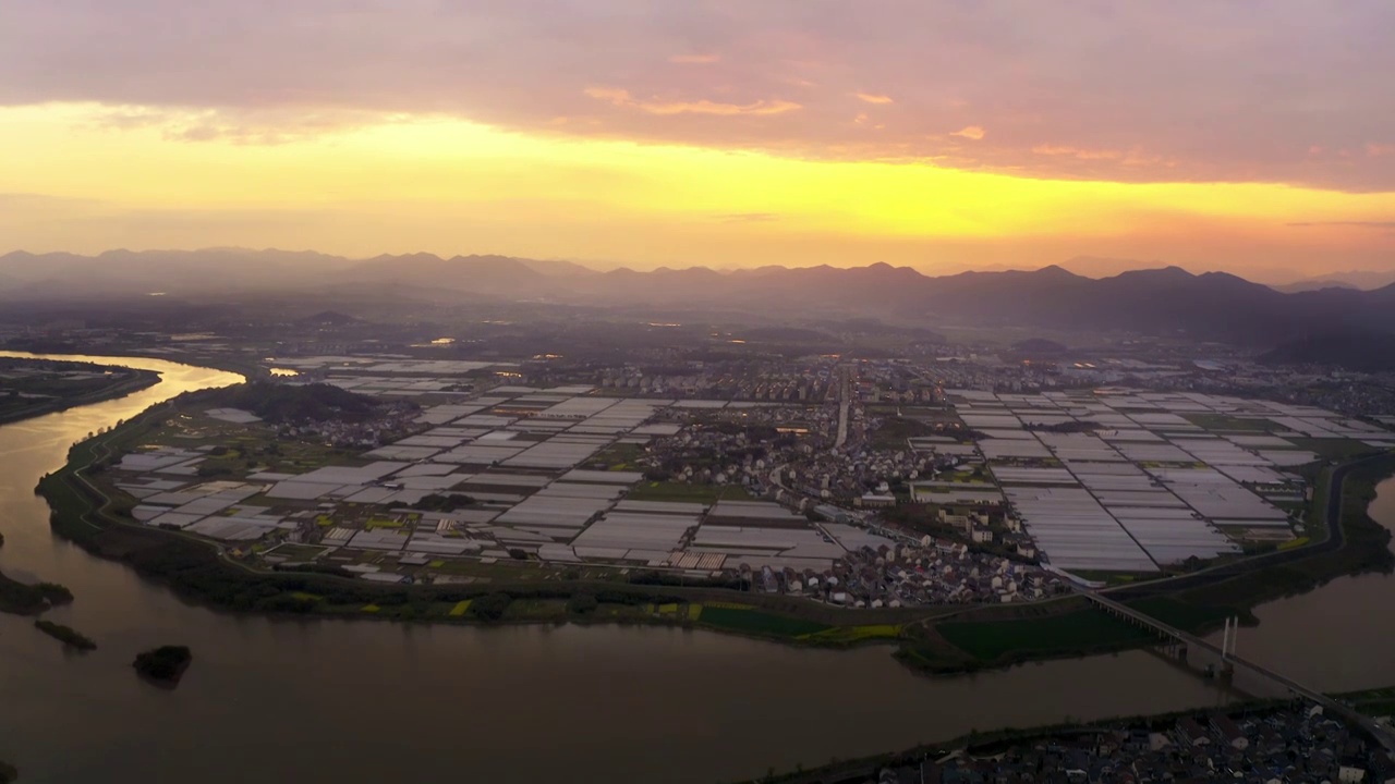 西夕阳下农村田园风光视频素材