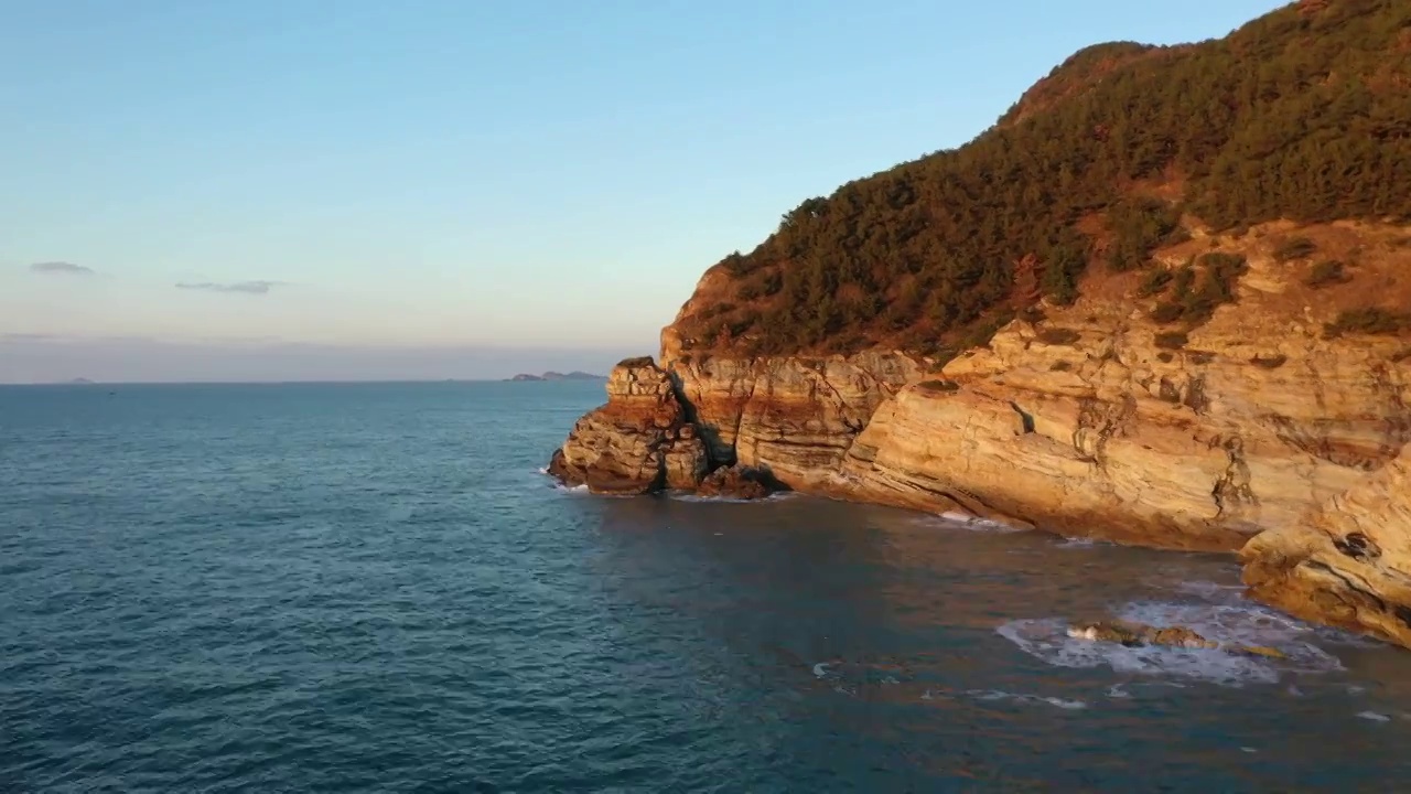 山东省青岛崂山层岩地貌视频素材