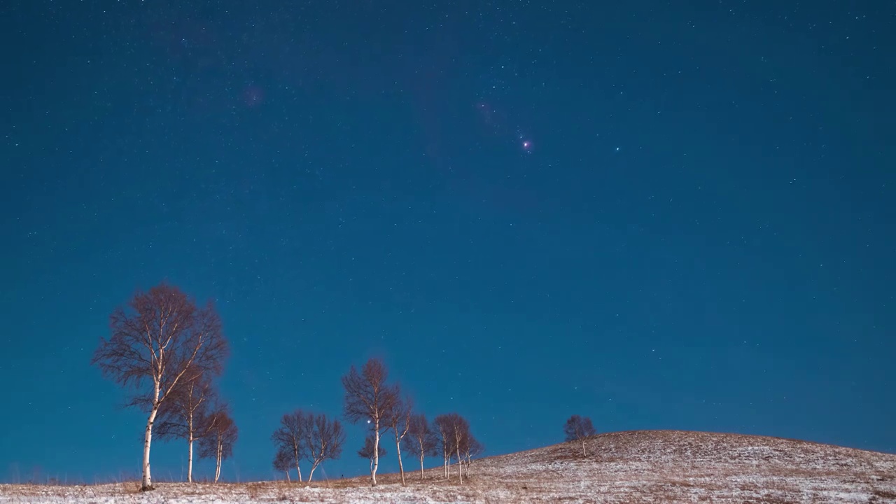 星空延时：双子座流星雨中猎户座升起视频素材