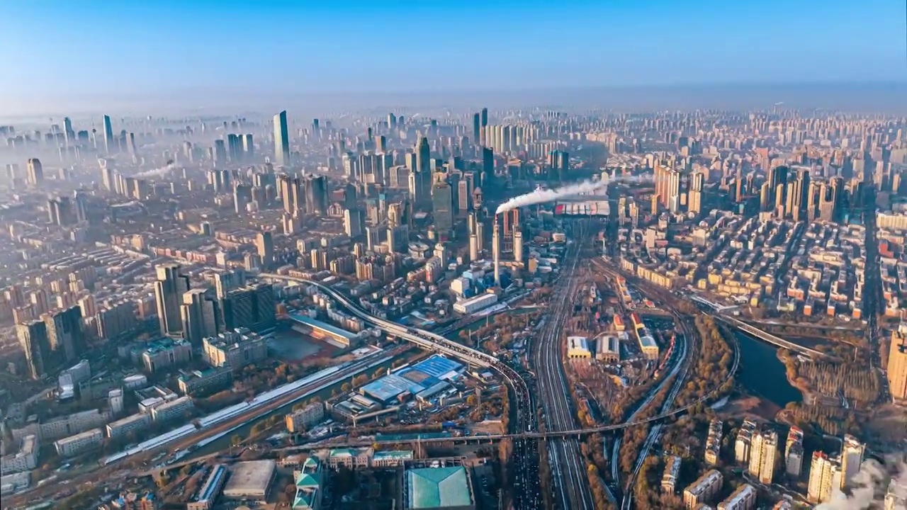 辽宁沈阳城市风景航拍清晨雾气与交通马路视频素材