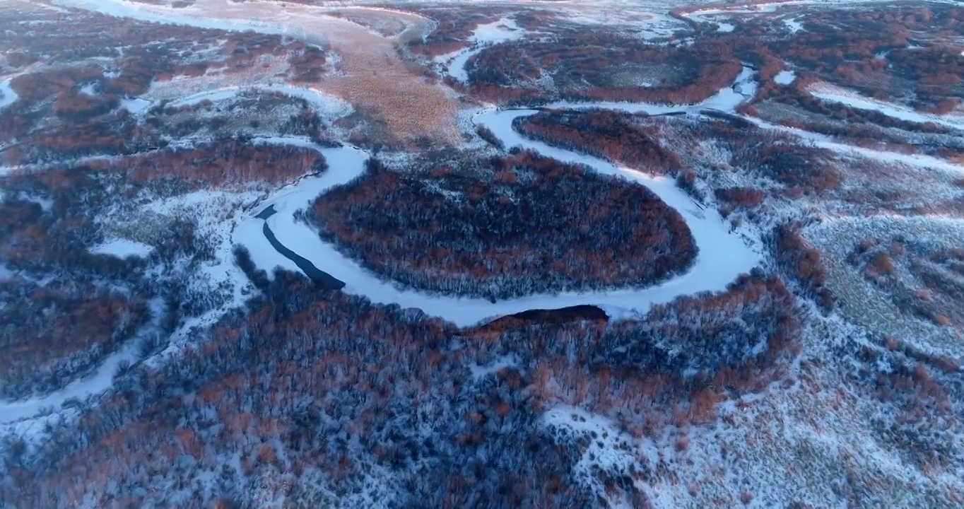 航拍寒冬湿地河湾雪景视频素材