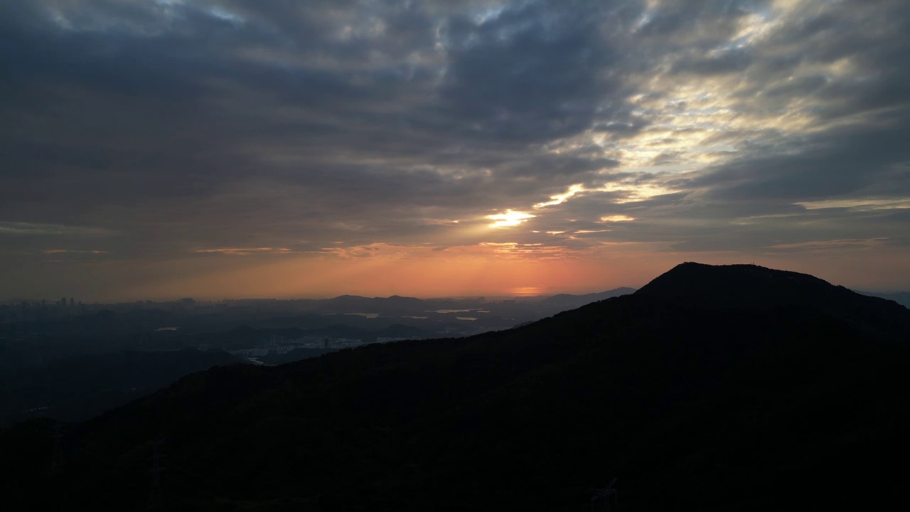 深圳阳台山森林公园丁达尔耶稣光视频素材