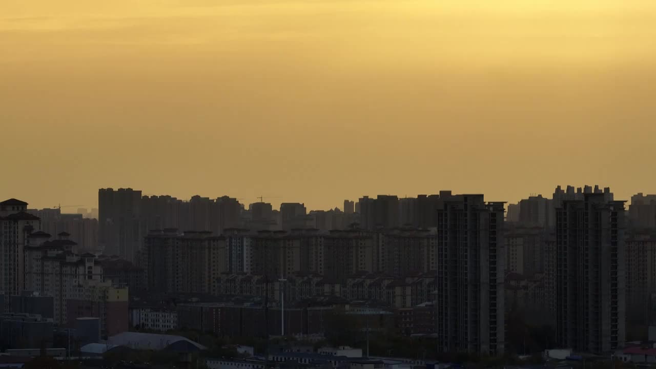 高视角长焦下的城市清晨视频素材