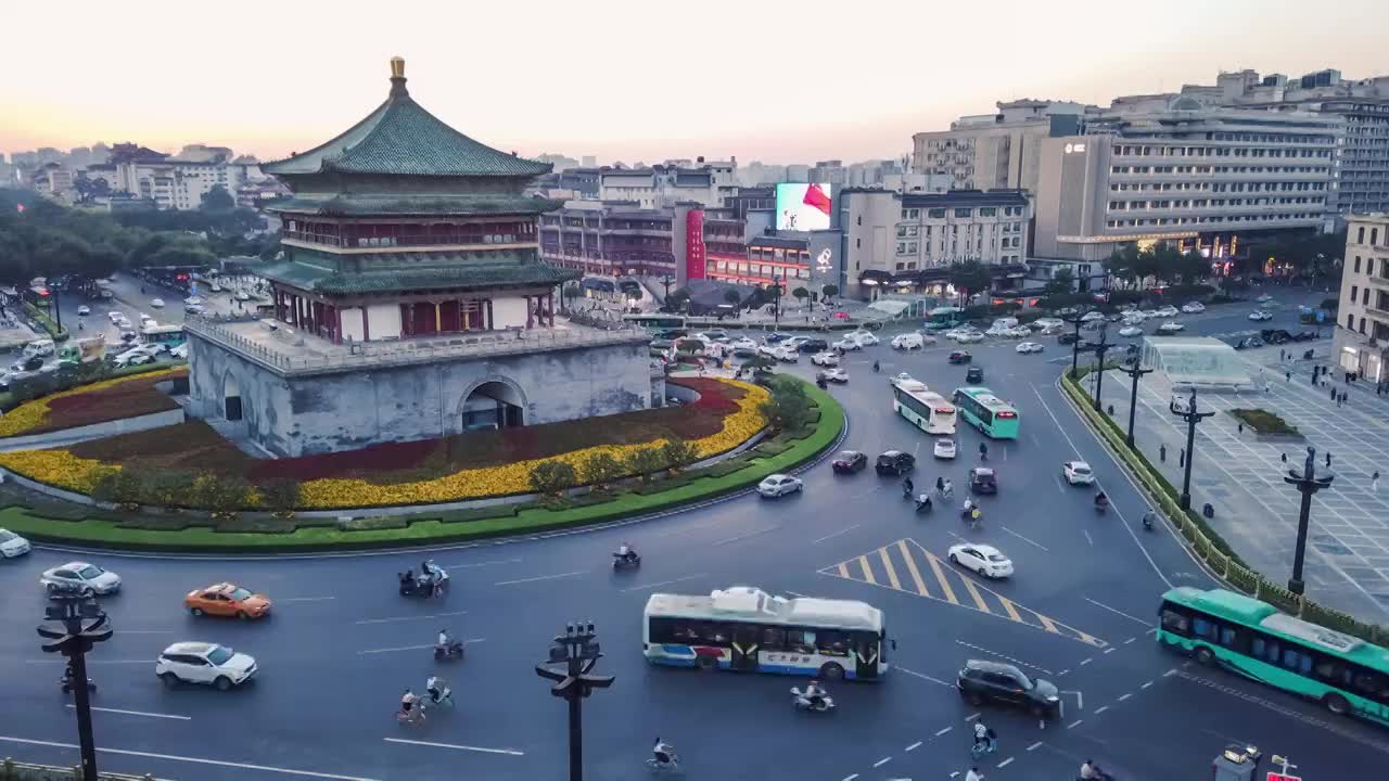 延时摄影-西安钟楼日落时分视频素材