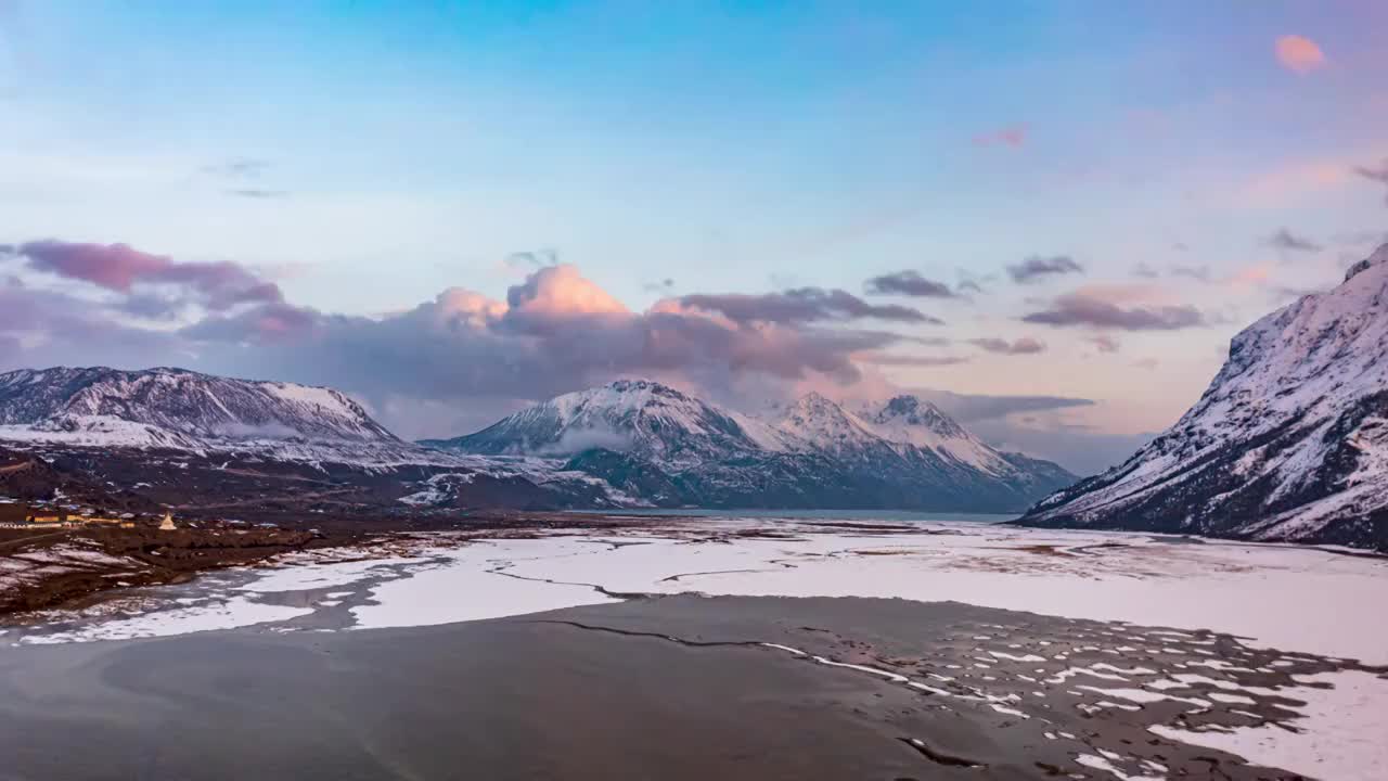 然乌湖雪山的黄昏延迟视频素材