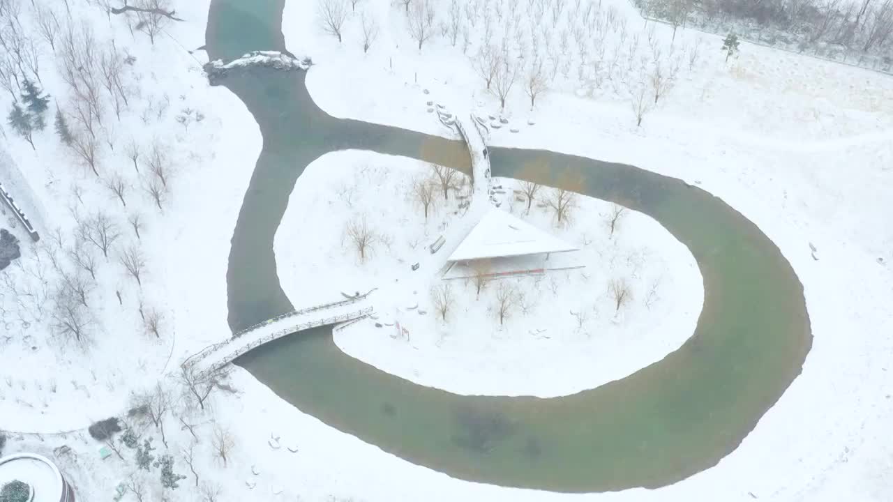 航拍荥阳雪后党建公园雪景视频素材