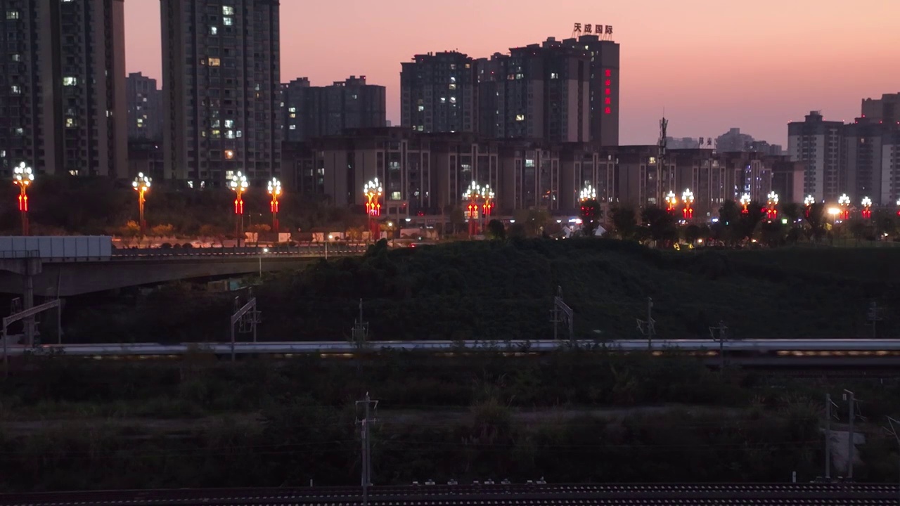 奔驰在成渝城市群的高铁视频素材