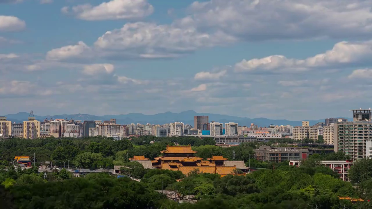 北京东城区北二环雍和宫寺庙蓝天白云视频素材