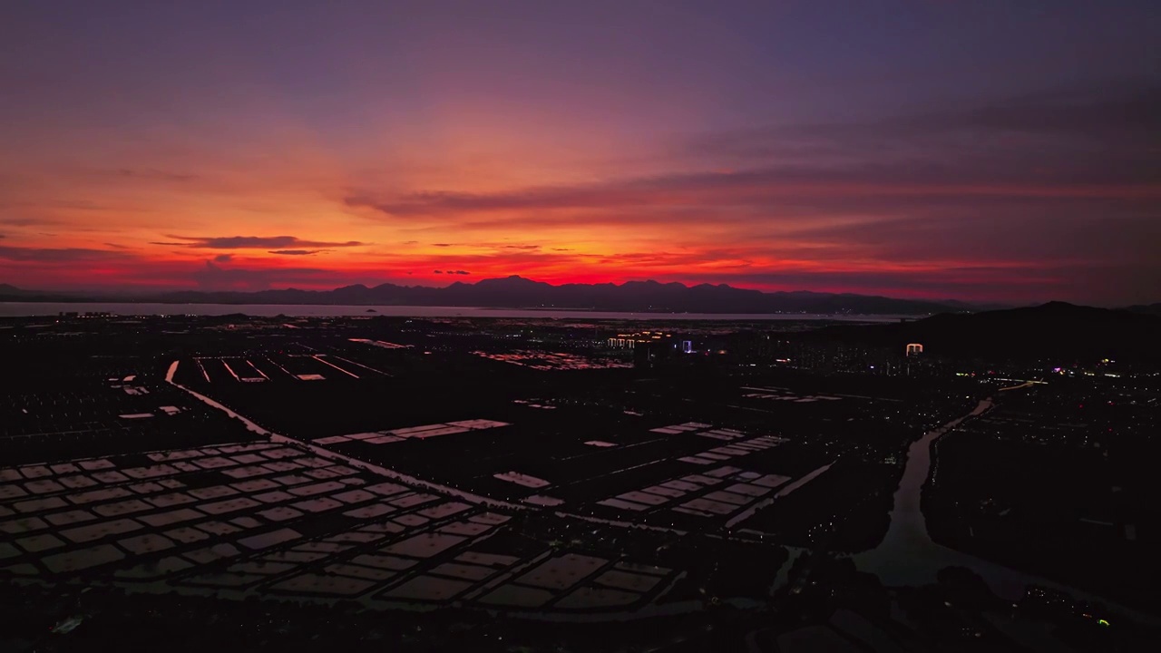 群山日落唯美乡村夕阳黄昏傍晚天空晚霞视频素材