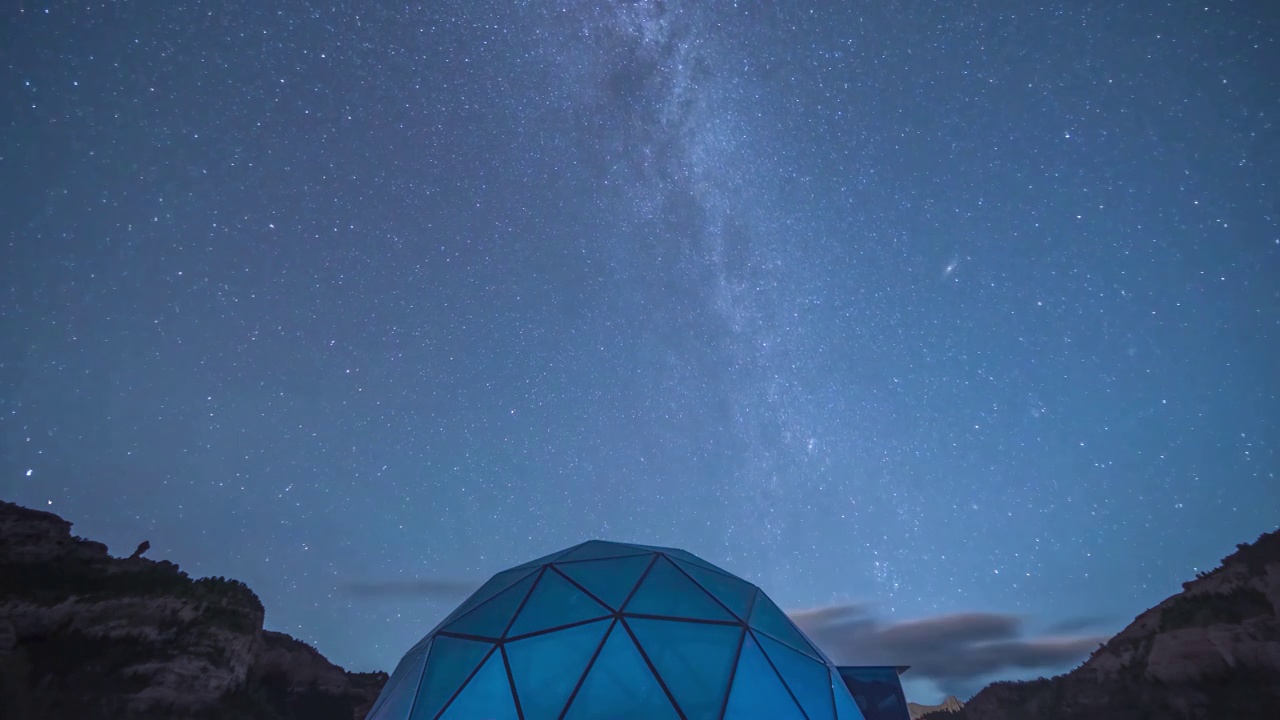 青海玉树三江源星空营地-玻璃屋银河流星视频下载