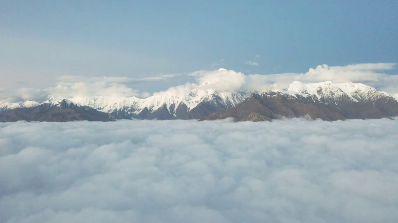 四川贡嘎雪山云海航拍视频素材