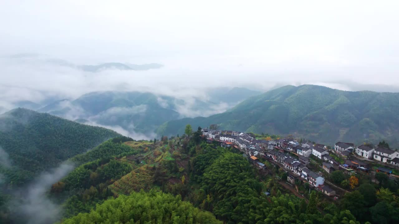 安徽黄山休宁木梨硔秋天云海航拍自然风景视频素材