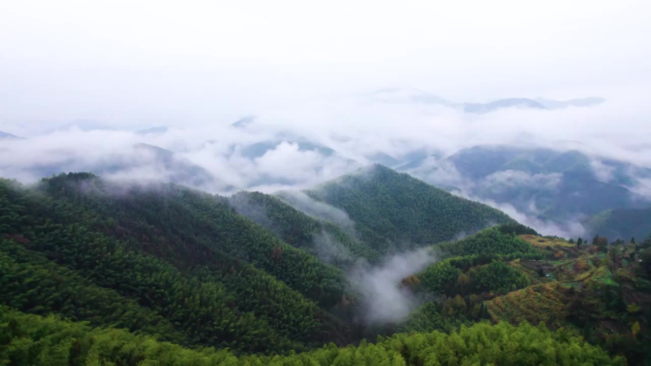 安徽黄山休宁木梨硔秋天云海航拍自然风景视频素材