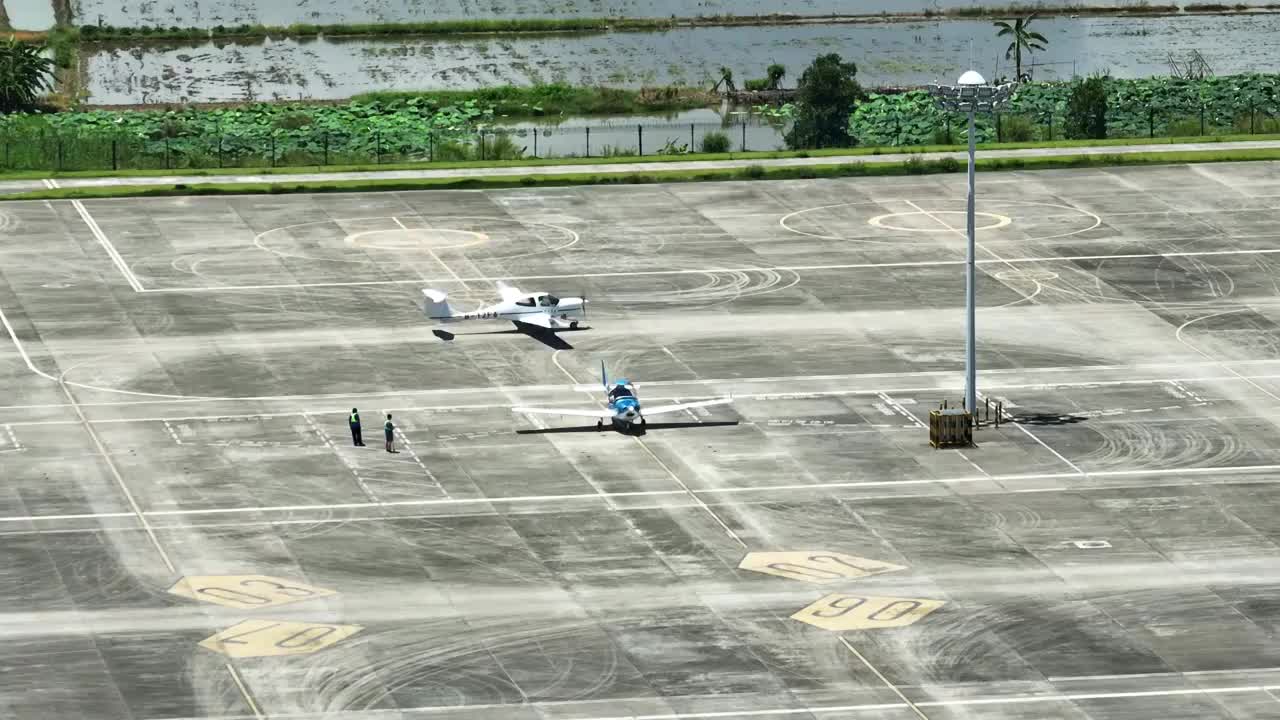 航拍通用航空飞机起飞视频素材