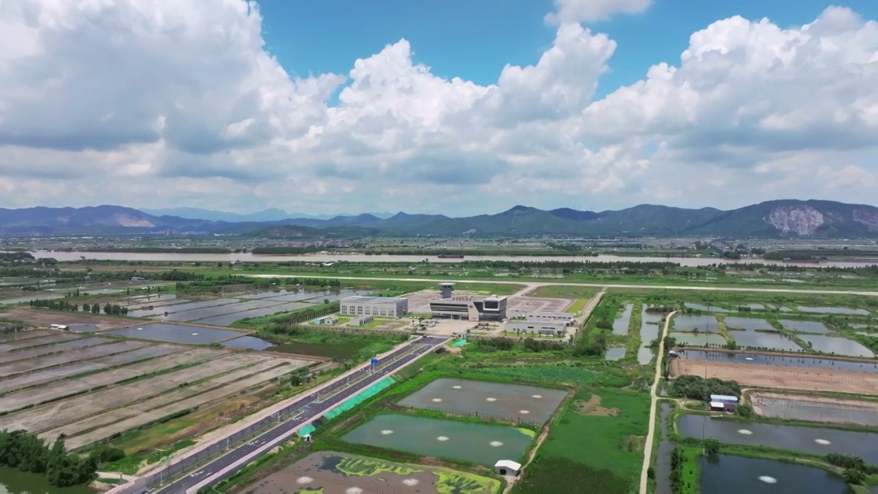 航拍通用航空飞机起飞视频素材